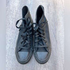 Converse Black.  Basically brand new. Never worn. Size 7
